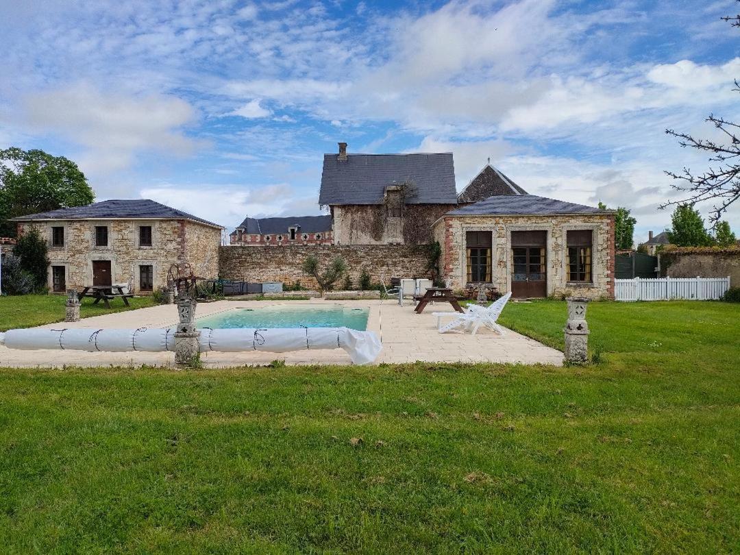 Bed and Breakfast Chateau Le Puybelliard Chantonnay Exteriér fotografie